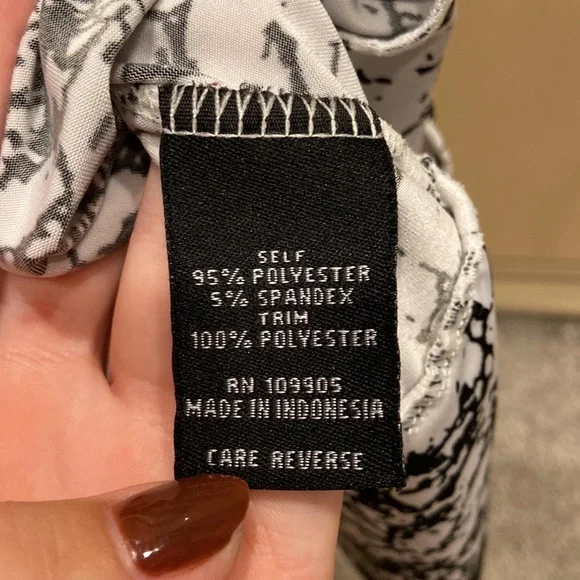 NEW Off the shoulder blouse - Picture 2 of 3